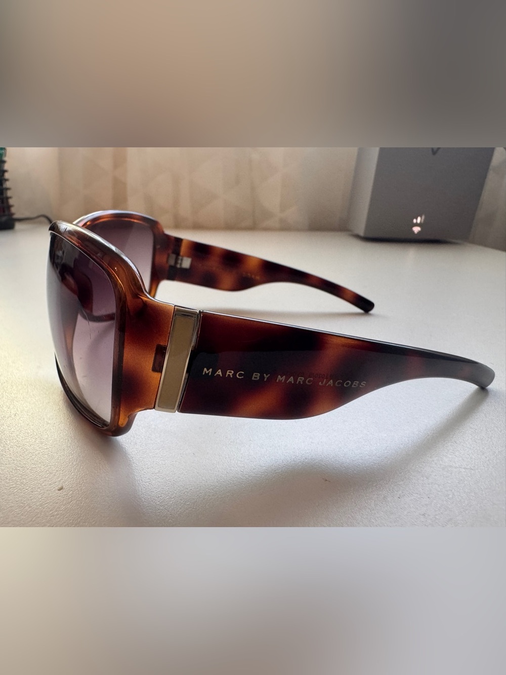 Marc Jacob’s Tortoise Shell Women’s Sunglasses - Picture 2 of 3